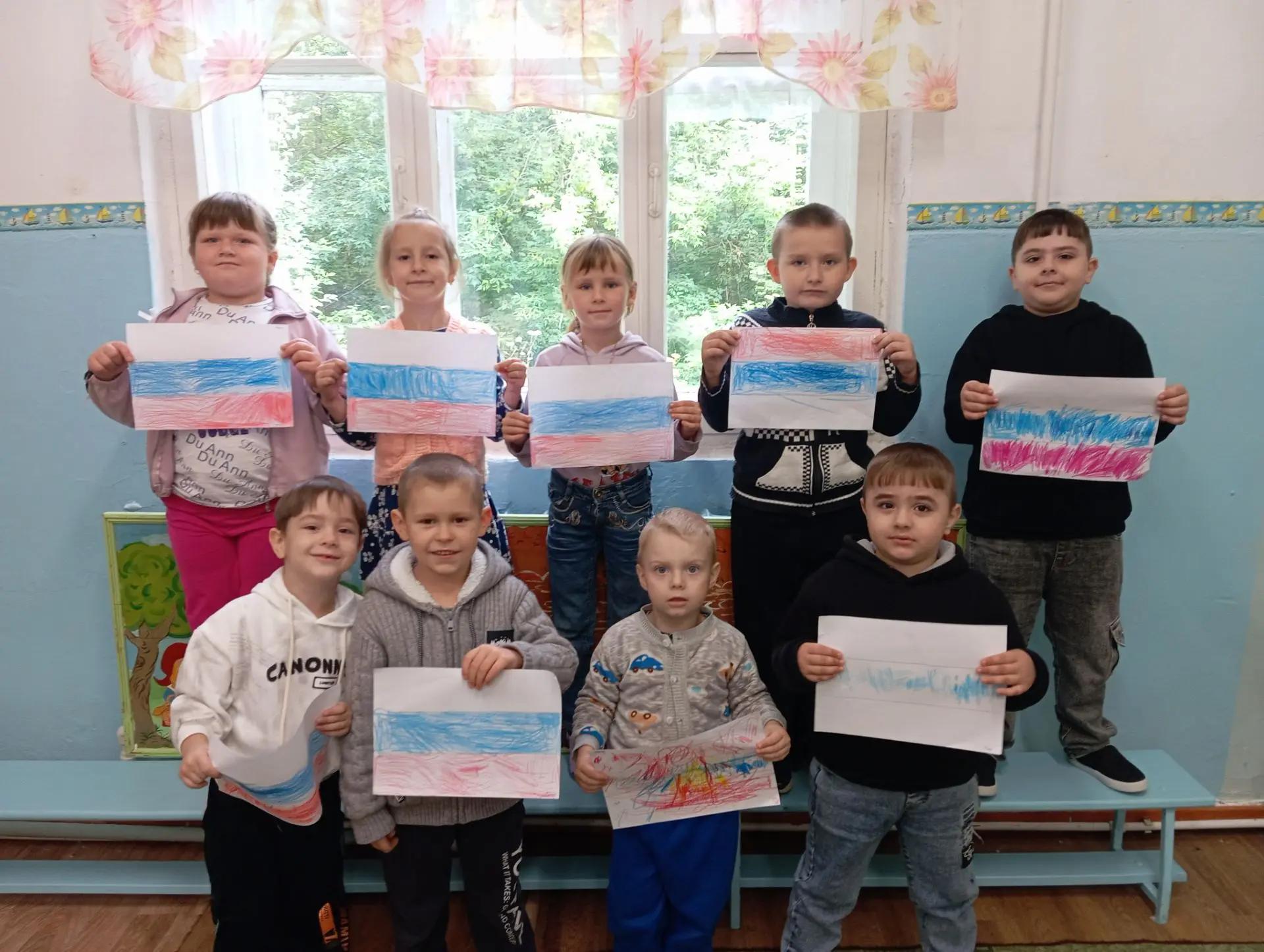 Белый – облако большое,