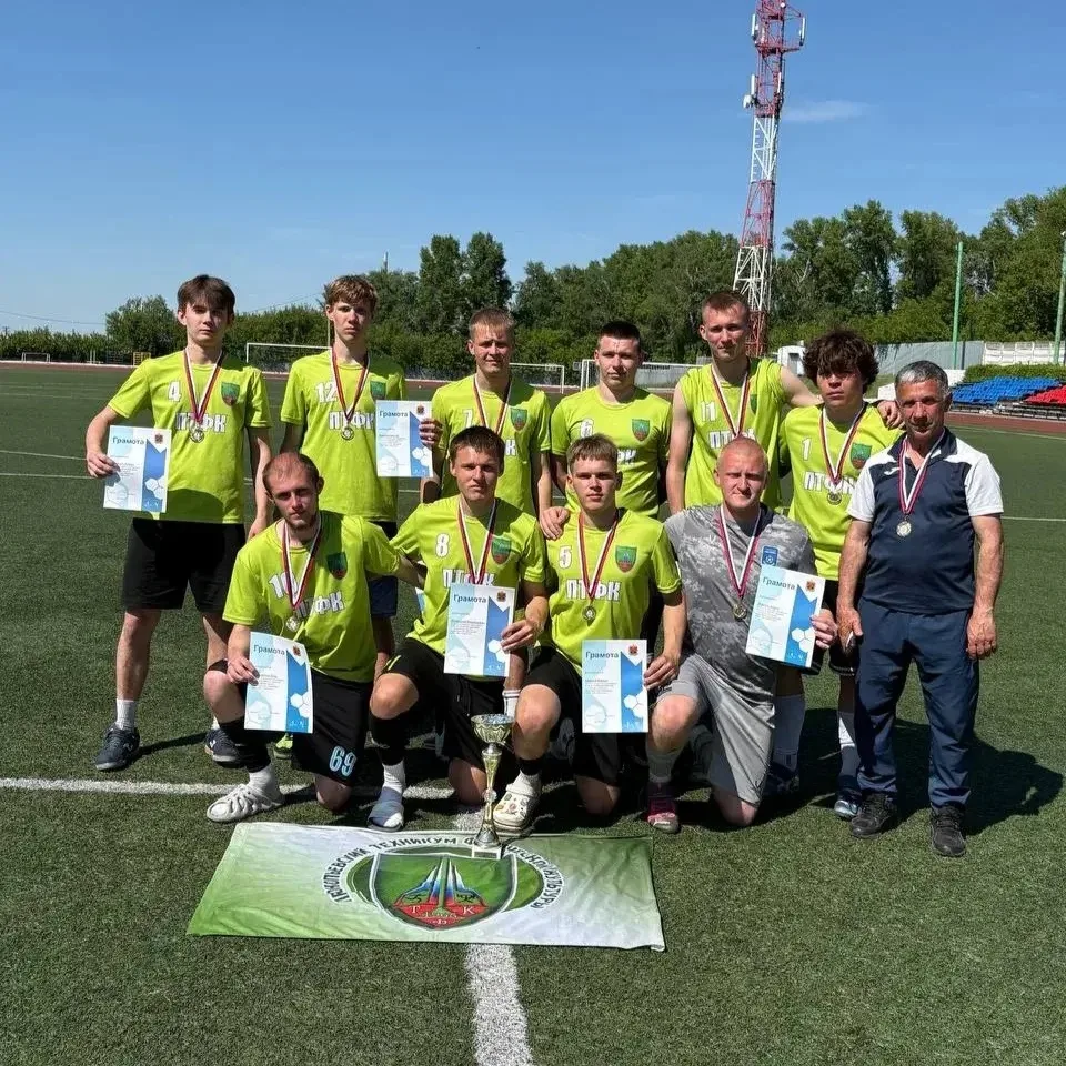 ⚽️ В Ленинске-Кузнецком состоялись областные соревнования по мини-футболу среди юношей ...