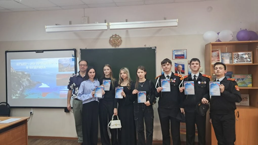 Говорим об истории! 🏛️  Сегодня наши ученики 9А класса и 10 класса приняли активное участие в темати