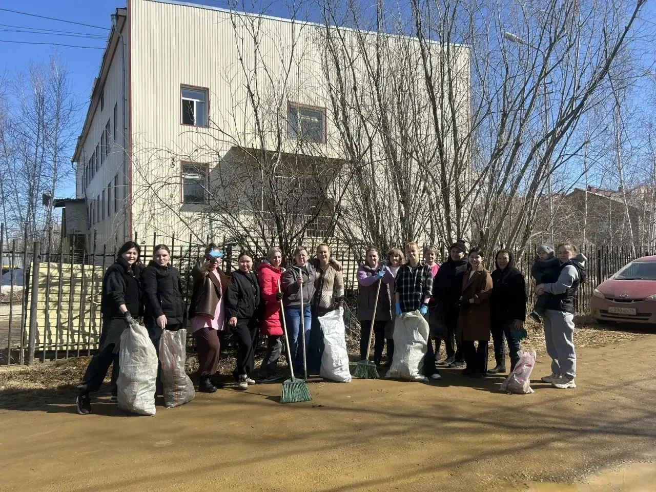 Вместе - за чистоту!
Субботник в «Зореньке»
Сегодня наш дружный коллектив детского сада №95 «Зореньк