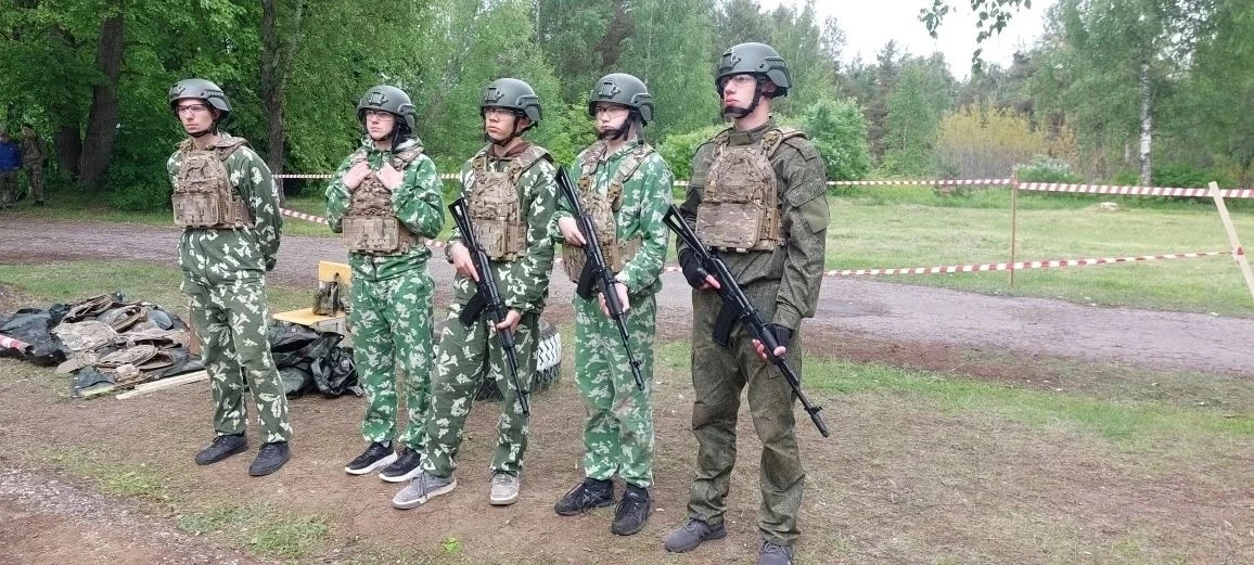 Ученики Печорской лингвистической гимназии приняли участие в военно-спортивной игре «Наследники Побе