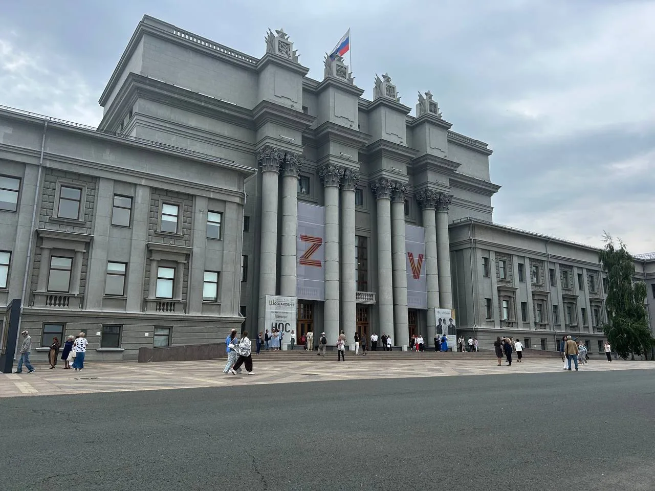 Самарцы снова жалуются на эвакуацию машин у площади Куйбышева после 22:00