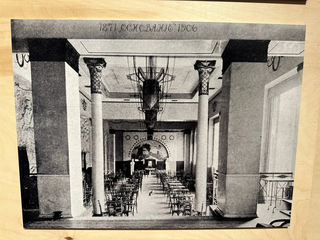 Филипповы были потомственными московскими булочниками. Бизнес их прервался в 1905 году ...