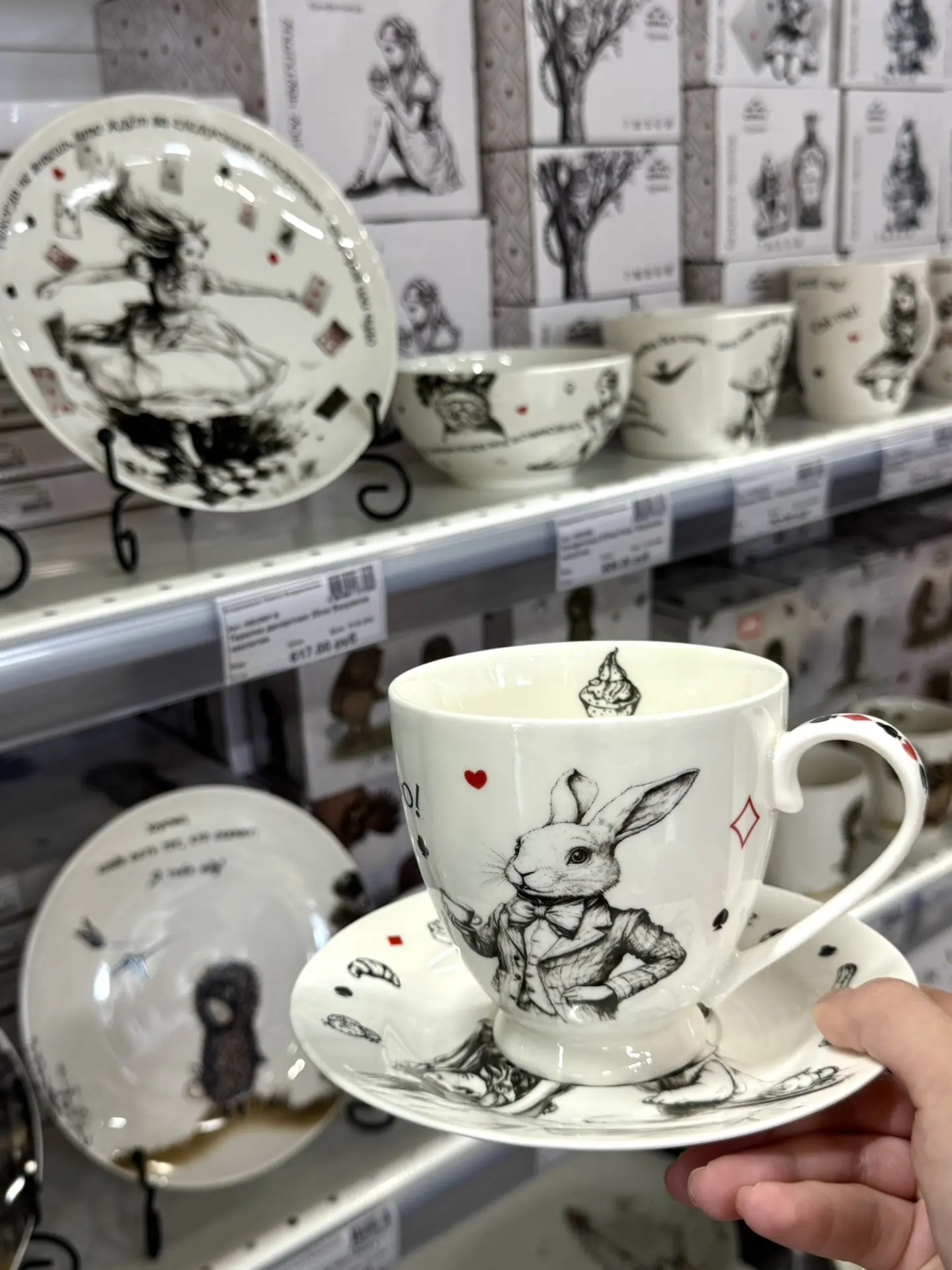 Вы просили – мы привезли😉🧡

Вазы, которые покорили наши сердца, коллекция посуды  «Алиса в стране 
