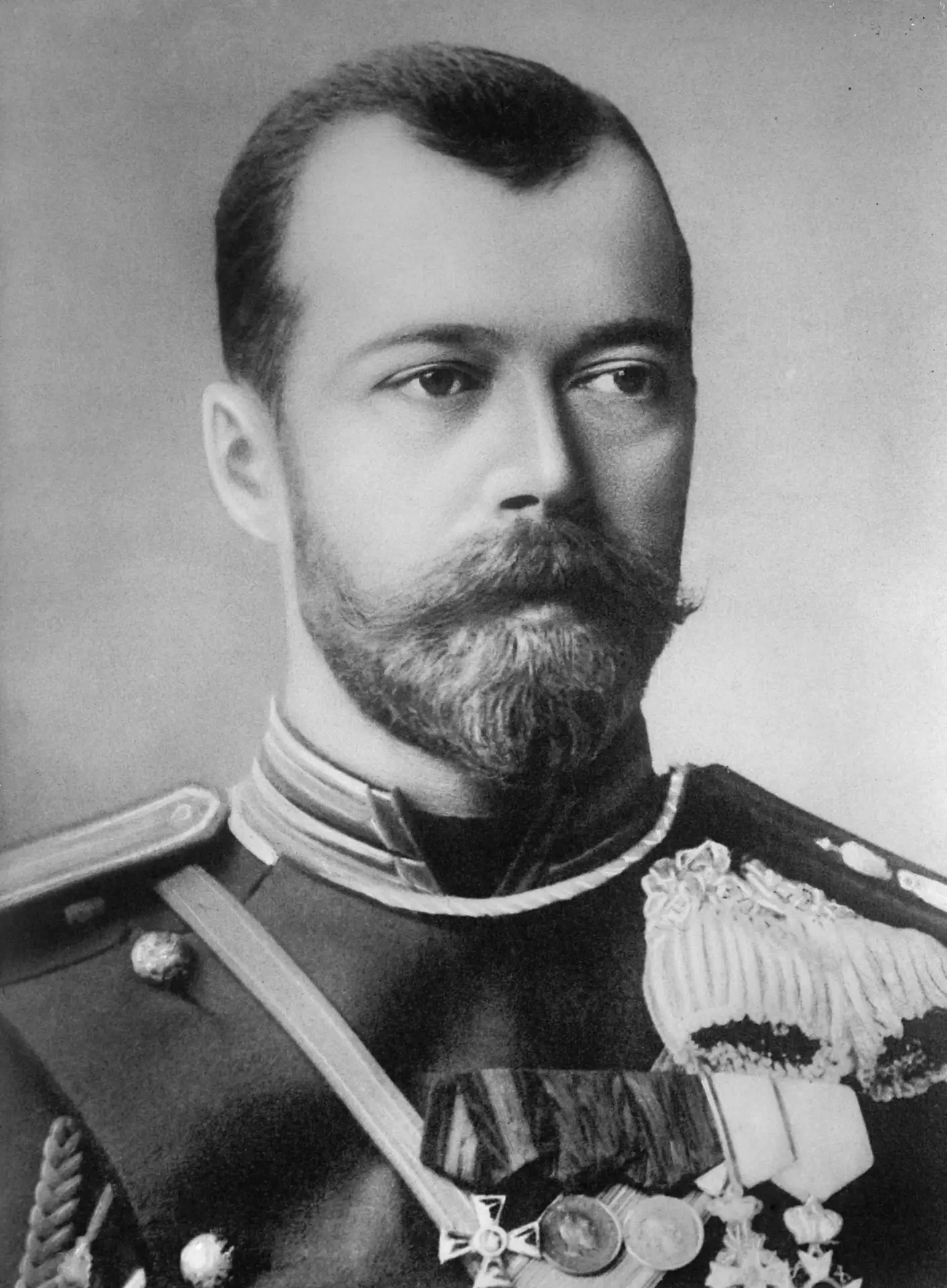 Кожаный бювар с фотопортретом императора Николая II и его автографом будет представлен на торгах с н