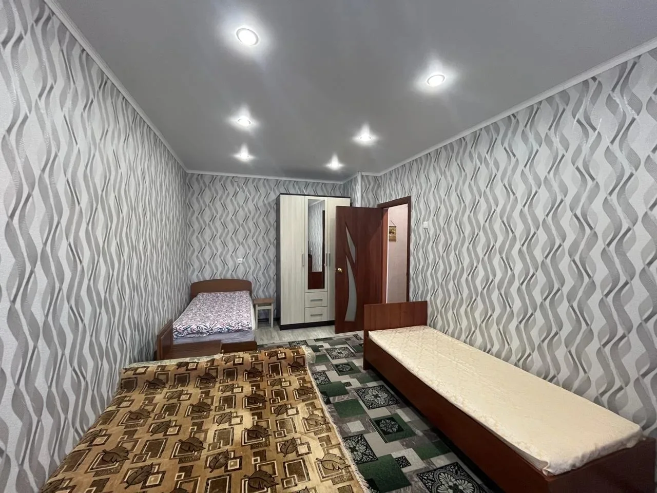 🏖 До Солёных озёр — 15 минут пешком.
🏠 Сдаётся 1 комнатная квартира
📍 Адрес: ул. Советская, 104

