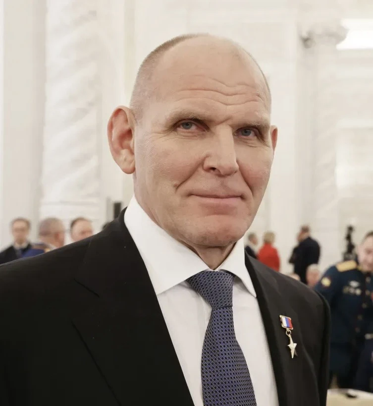 Сегодня день рождение отмечает мой друг, сенатор, Герой России -  Алексенадр Карелин.