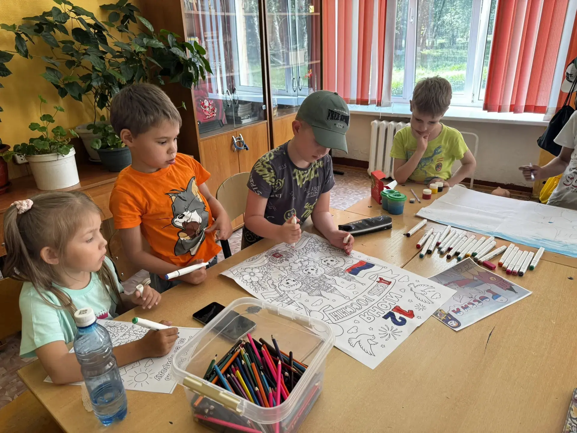 Сегодня в нашем лагере царила атмосфера творчества и патриотизма! 🇷🇺✨ 

Ребята с огромным энтузиаз