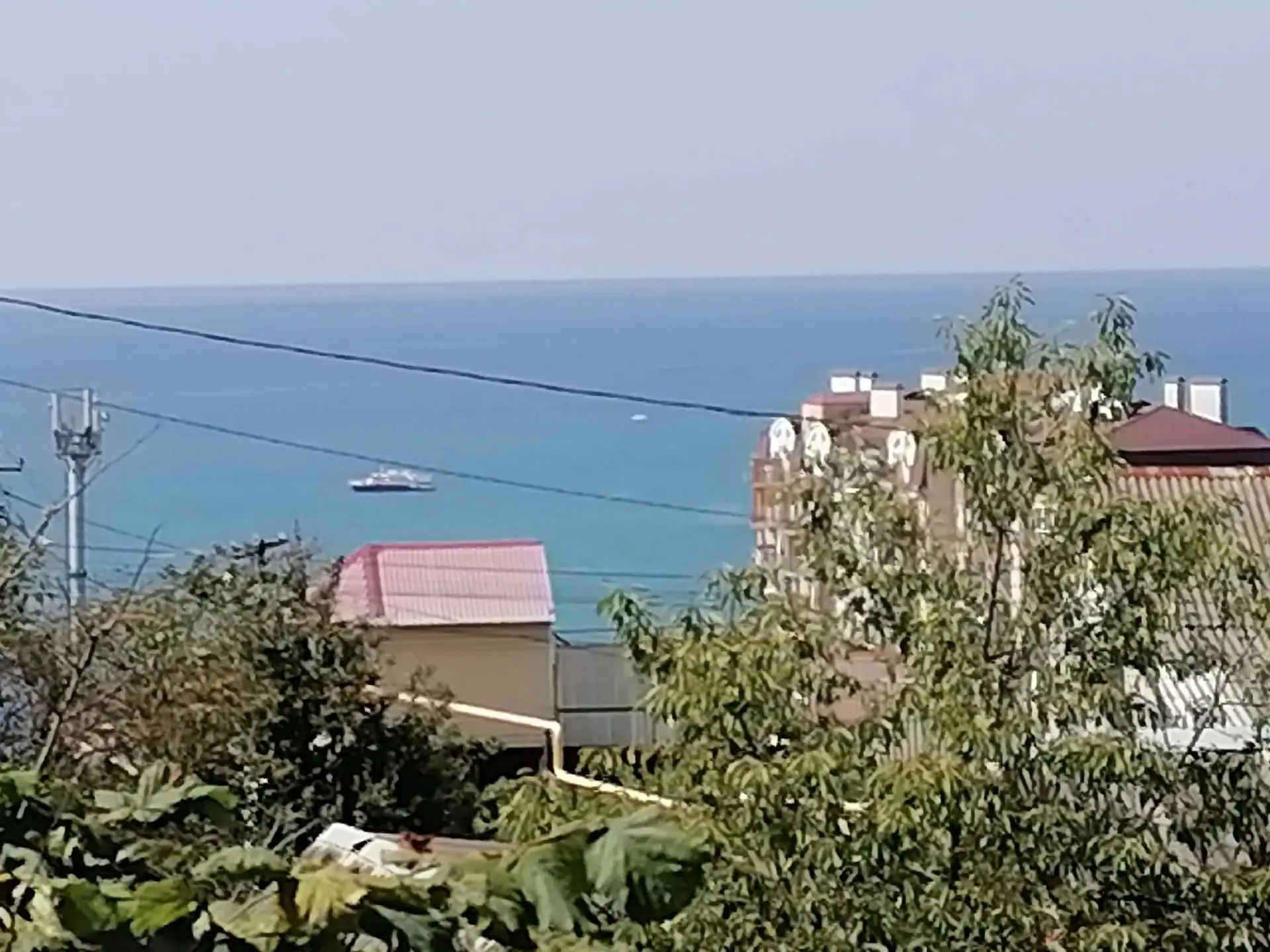 Море тихое сегодня, жарко с утра, морская вода +26