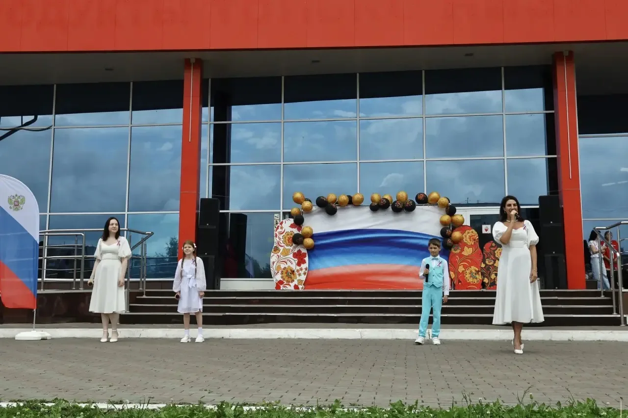 ⛲️🇷🇺 ДЕНЬ РОССИИ НА ПЛОЩАДИ ФОНТАНА 🇷🇺⛲️

💫 12 июня на площади городского фонтана выступили луч