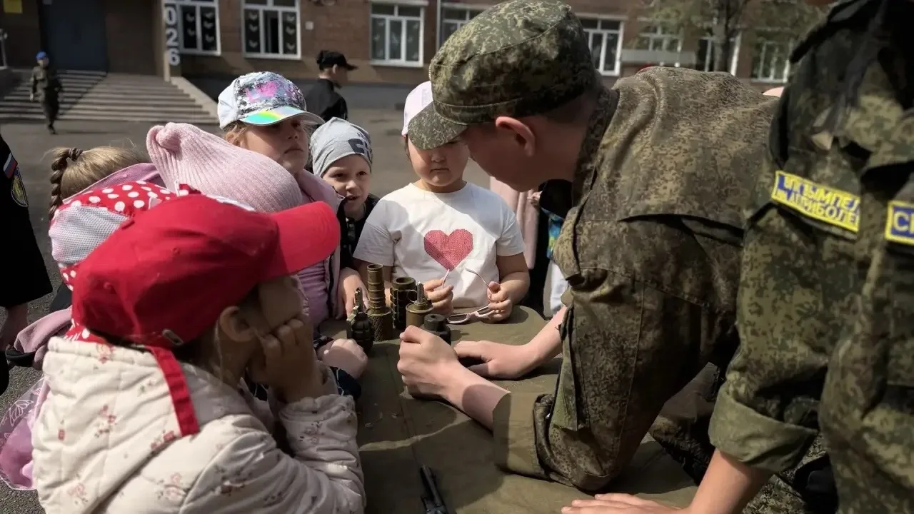 9 мая — праздник со слезами на глазах, и в нашей школе мы стараемся, чтобы эти эмоции передавались о
