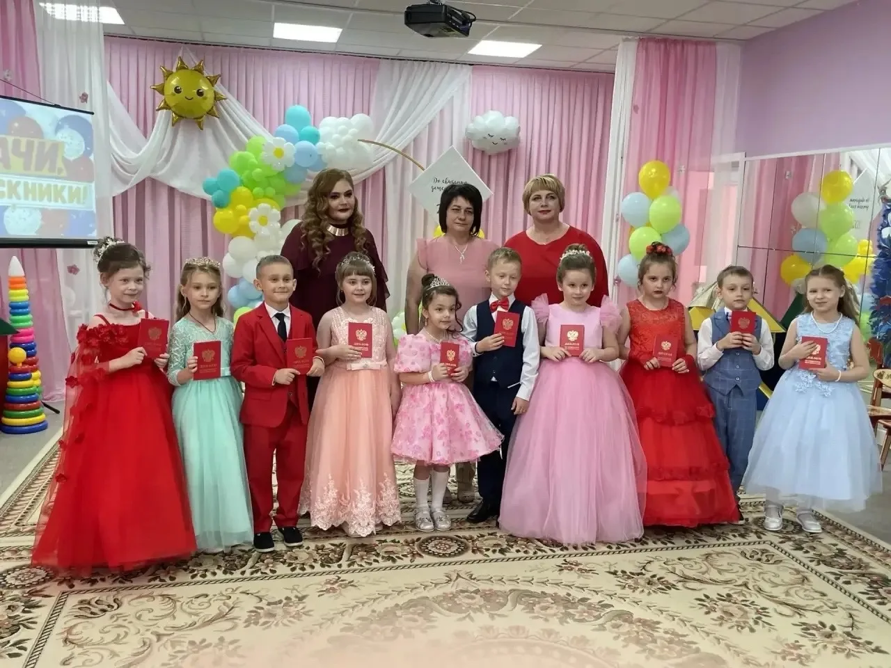✨ « Больше не малыши»Выпускной группы «Смешарики »✨