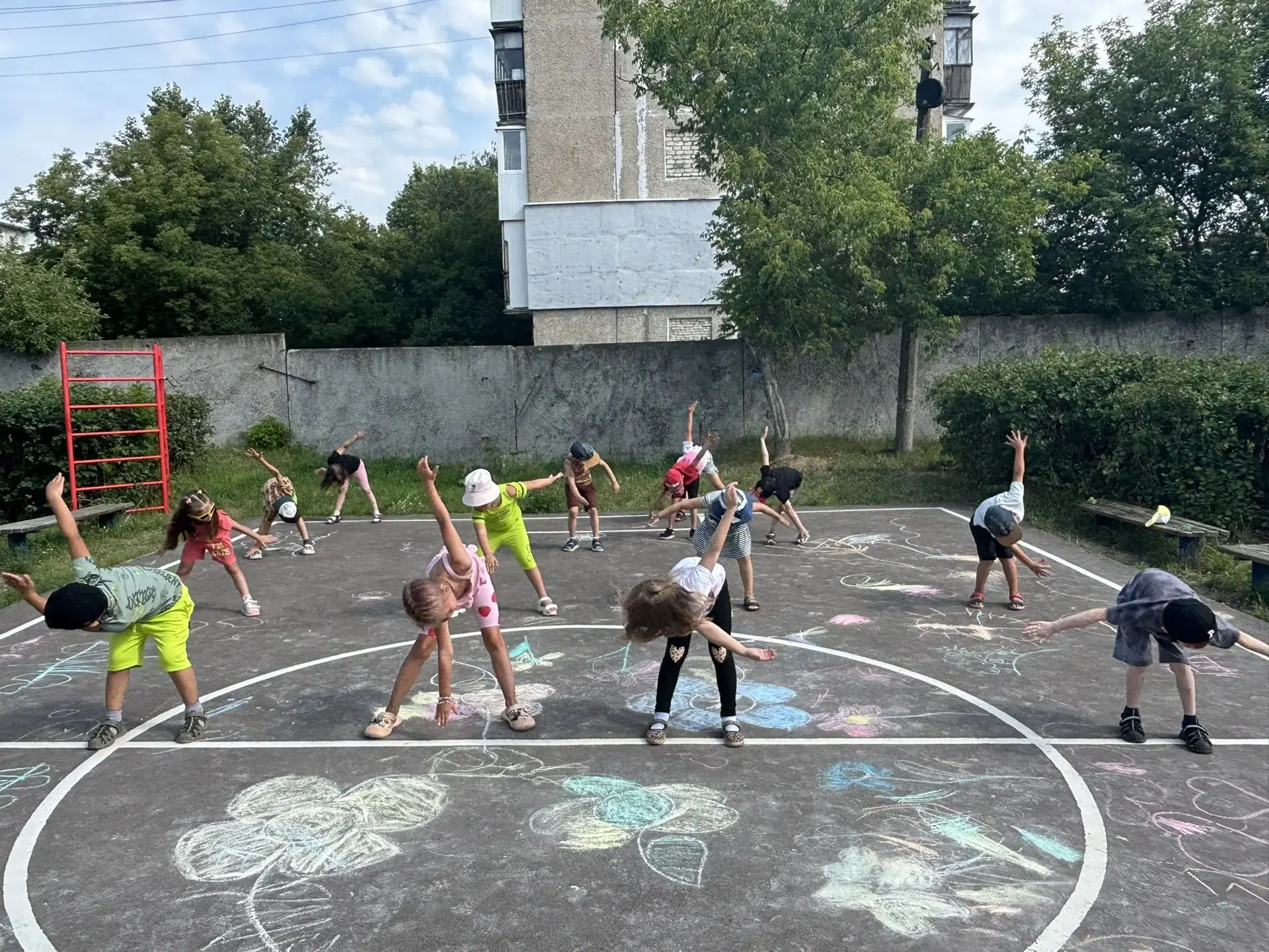 Занимательные дела. Физическая культура на улице в старшей группе.
Воспитатель Усихина Юлия Евгеньев