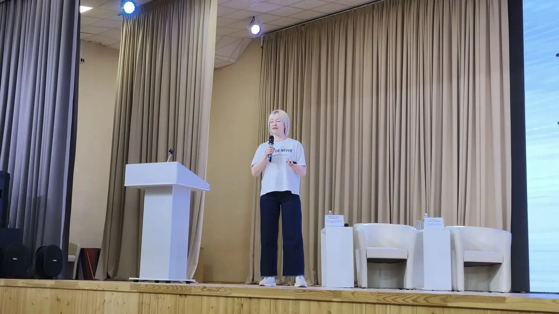 🏫 Сегодня советник директора нашей школы Егорова А. А. приняла участие в республиканском обучающем с