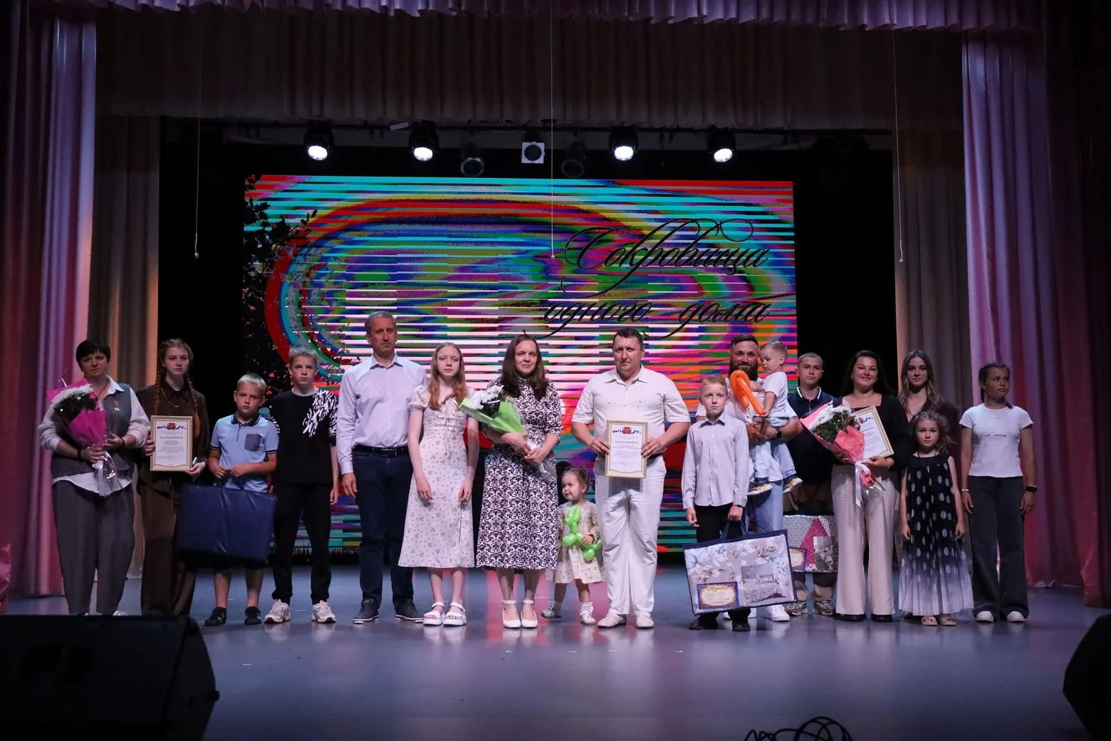 📣«Сокровища одного дома»: праздник, посвященный Дню многодетной семьи

В Центральном Дворце культур