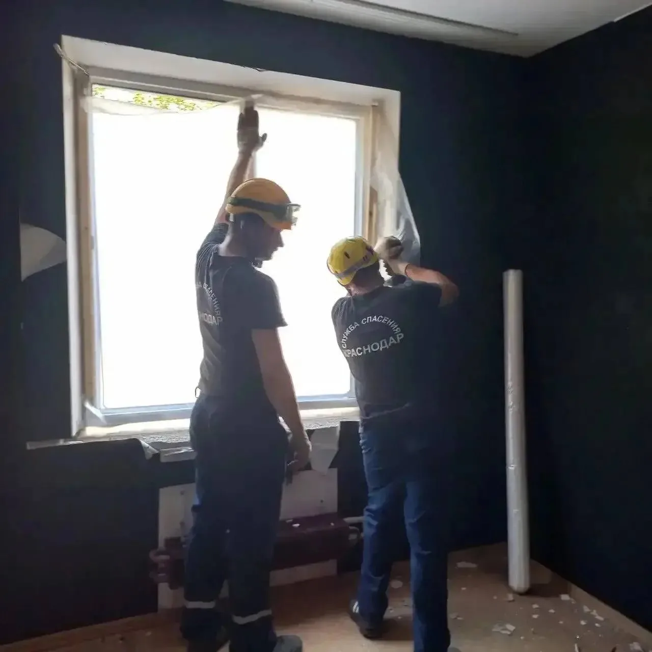 ❗️В течение дня городские службы Краснодара устраняют последствия ночной атаки БПЛА