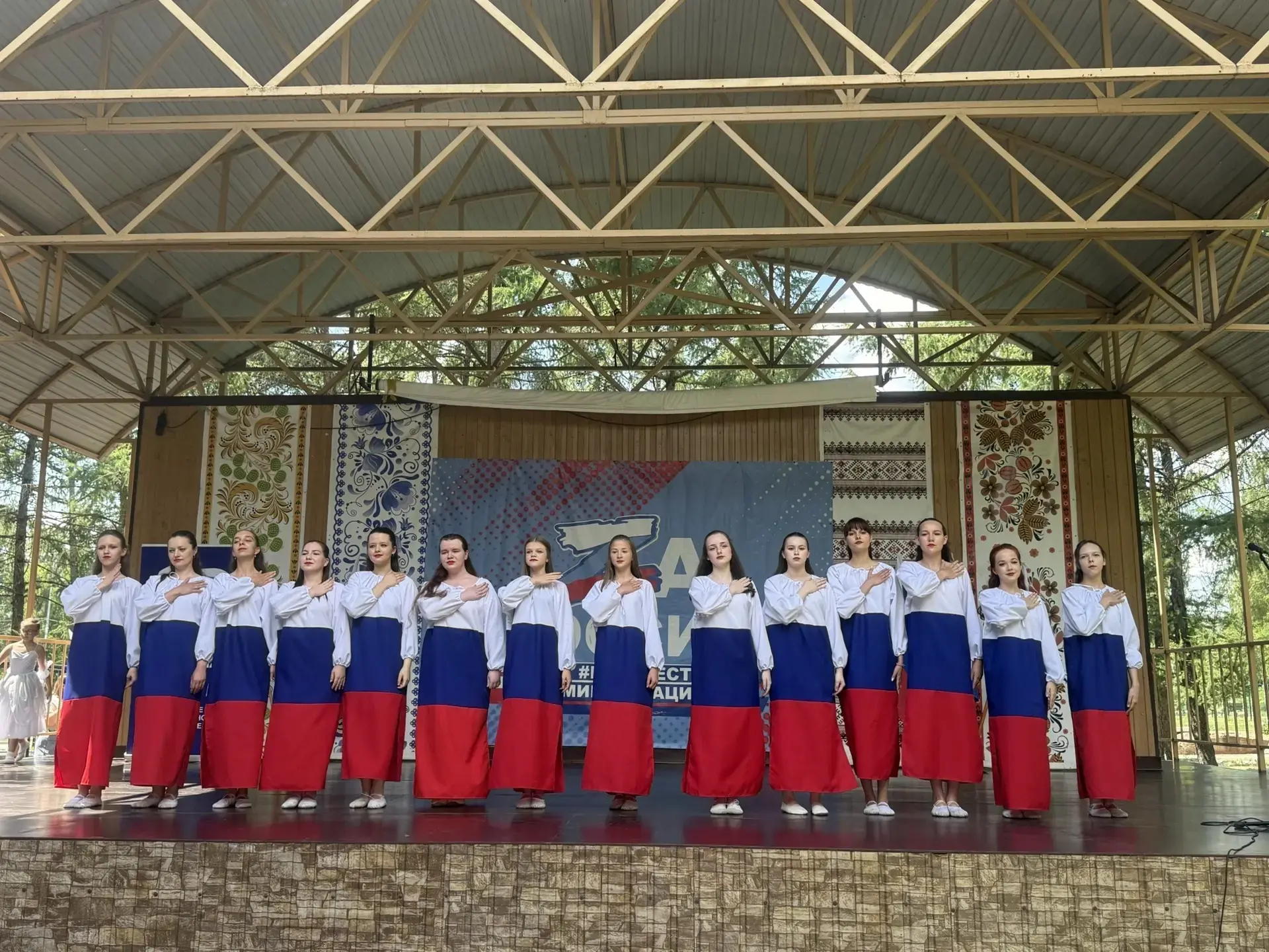 🇷🇺‎Сегодня в Славянском Саду состоялся концерт «Россия — страна героев», собравший  ж...