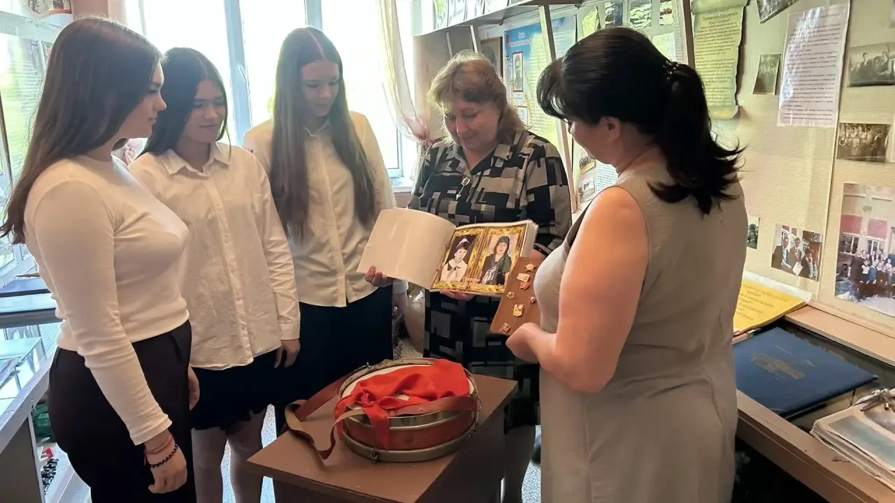 🏛️19 мая   в школьном музее прошла встреча поколений, посвящённая Дню детских обществе...