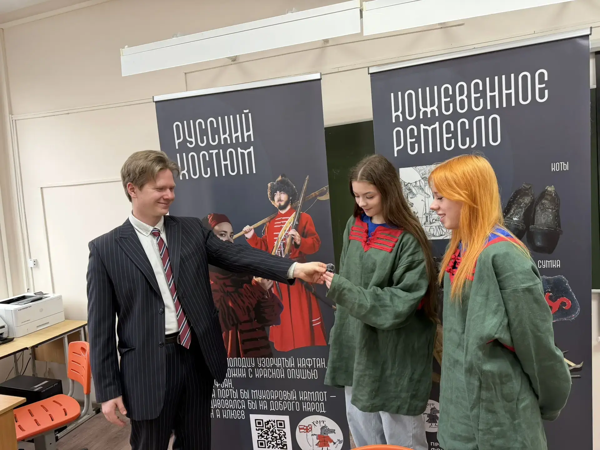 КВИЗ, ПОСВЯЩЕННЫЙ ГОДУ ЕДИНСТВА НАРОДОВ РОССИИ  14 апреля команда школы под руководством советника д