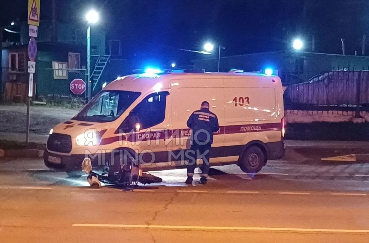 ❗️❗️Авария на улице Барышиха, 38   По словам очевидцев: Карета скорой помощи сбила доставщика  Присл