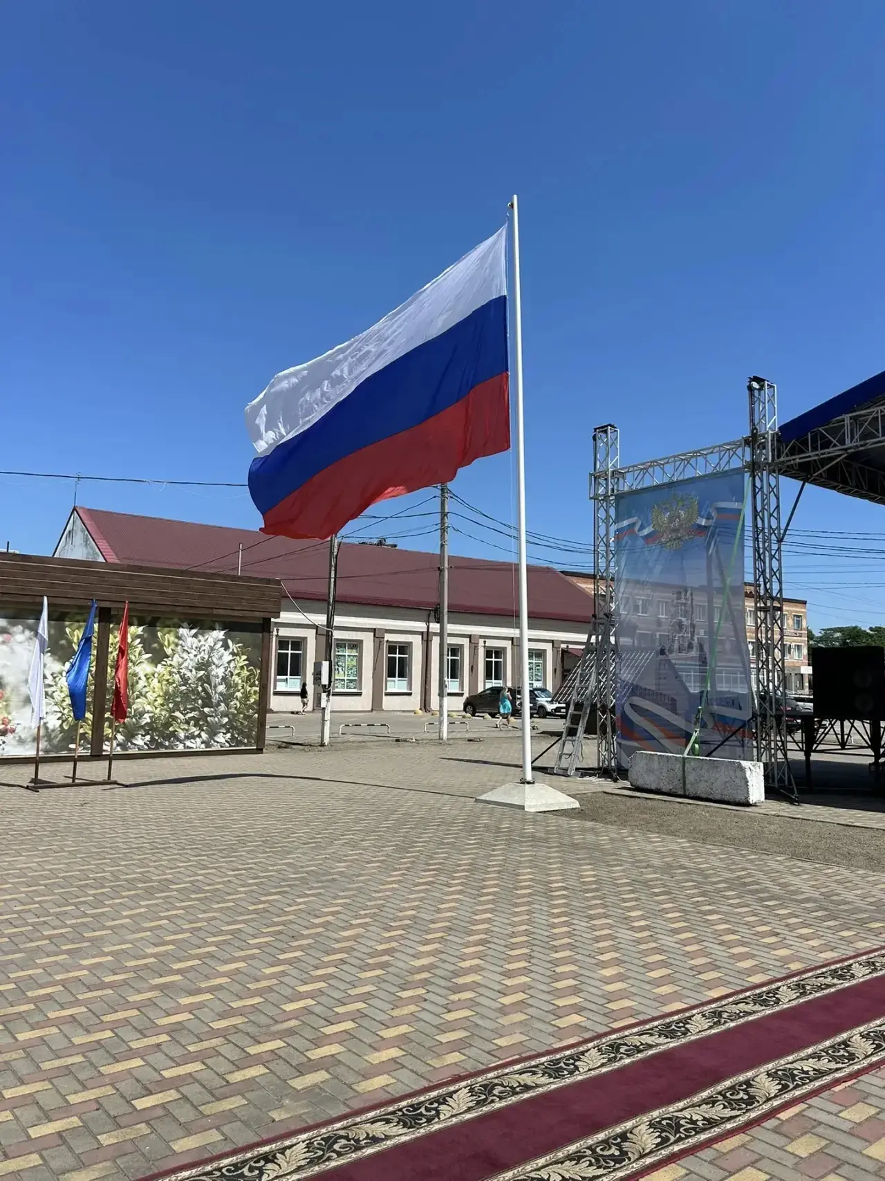 Город в праздничном настроении!🎊

Праздник всегда начинается с атмосферы! Пусть праздничное оформле