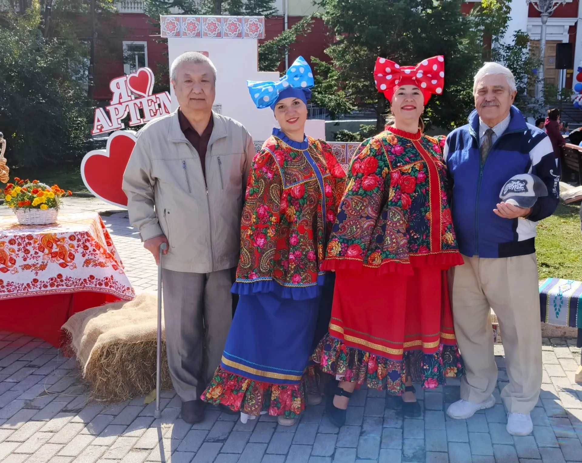 В Артёме поздравили жителей старшего поколения с Днём пожилых людей