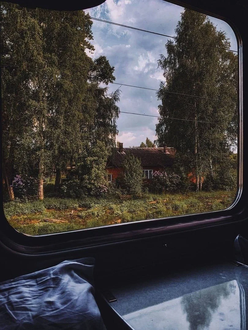 Пожалуй, никогда не следует выражать свои чувства словами.  — Оскар Уайльд 📚«Портрет Дориана Грея»  