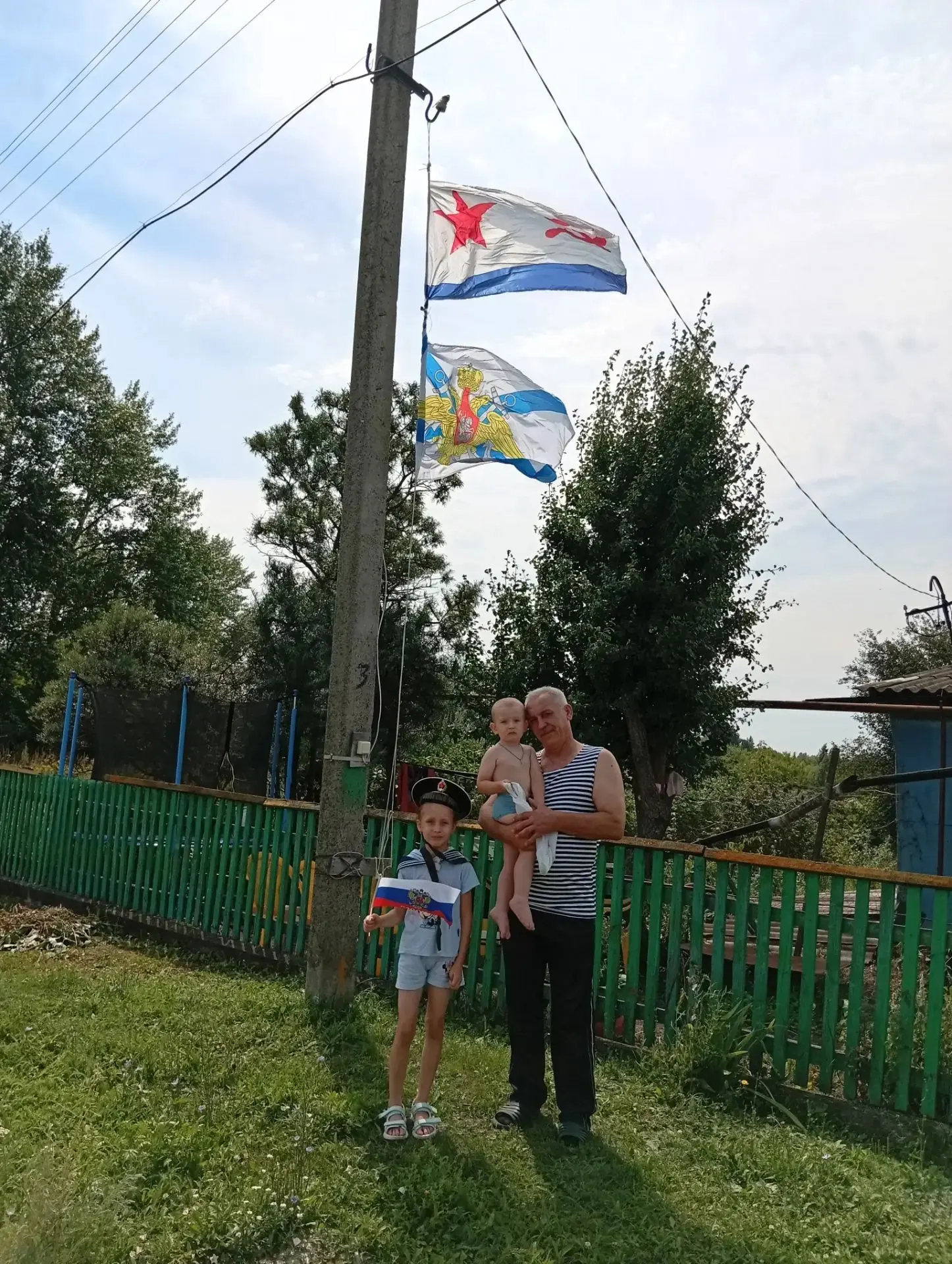 Сегодня отмечают свой праздник наши мужчины, которых жизнь связала со службой в море. С праздником в