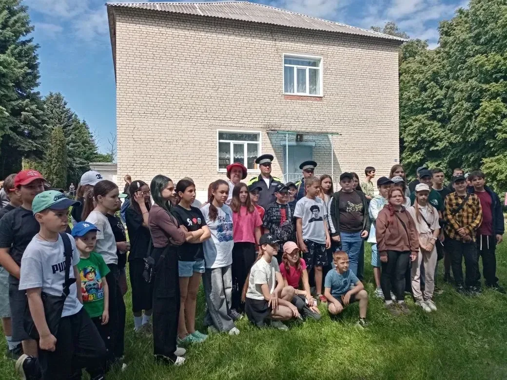 Наши каникулы — самые безопасные! 🚸✨

Ребята вместе с воспитателями отправились в п. Тимирязевский 