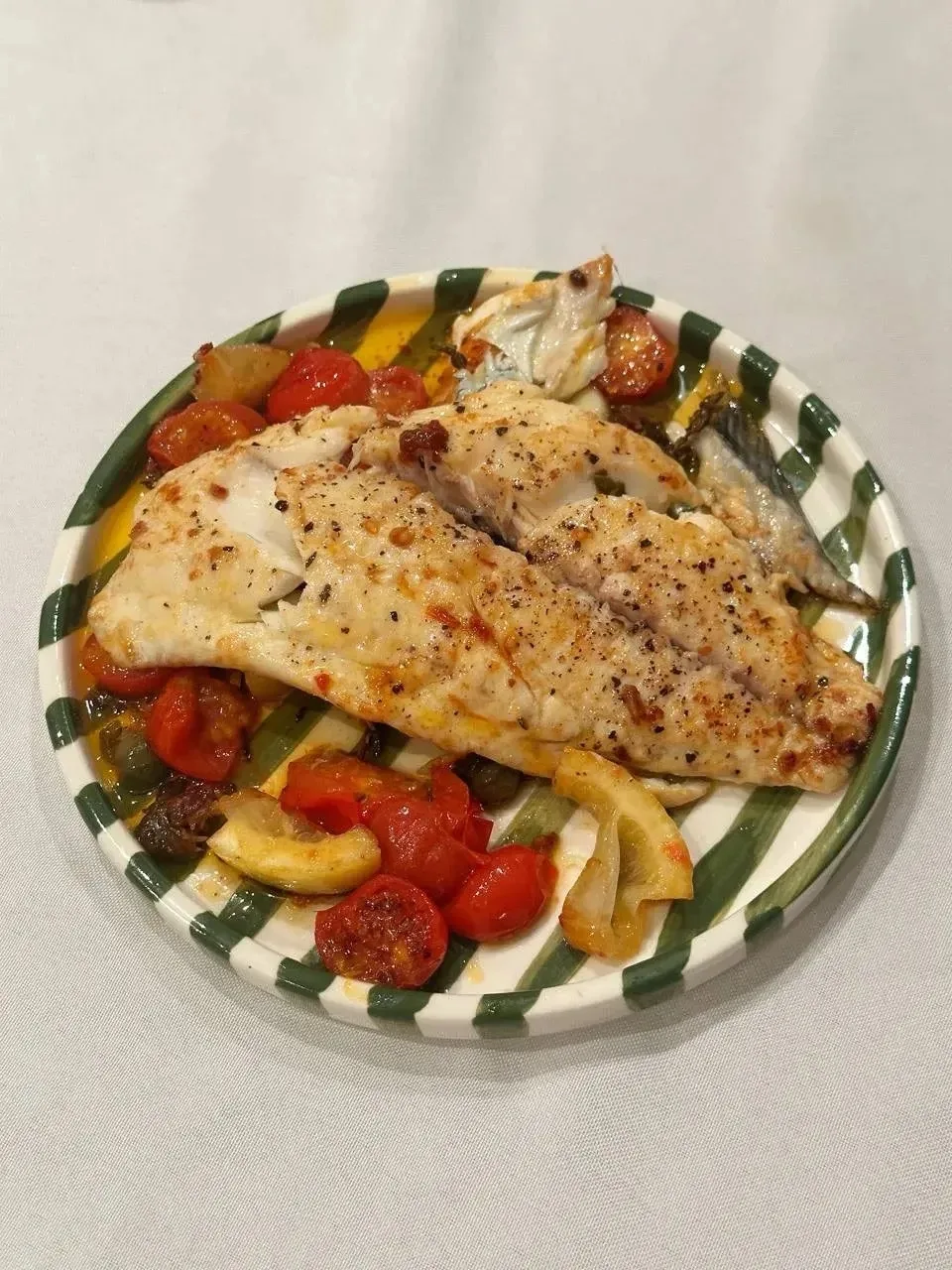 Ох, сегодня в эфире вкусное, канал «Сначала крем, потом поем». Даша когда-то работала шефом в самой 