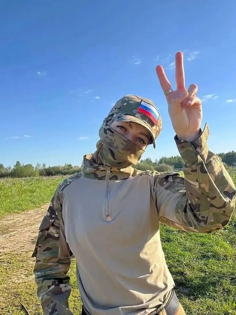 🇷🇺Доброе утро! Всем светлого дня и мирного неба от сильной и смелой девушки!✌️

**Пусть каждый ваш