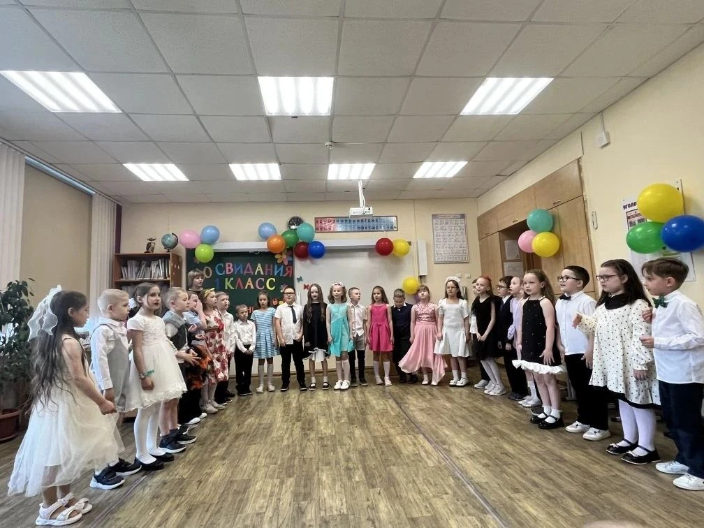 🎉 Первый школьный год завершён ярко: праздник от 1 «Г» для любимых родителей! 🎉    22 мая ученики 1 