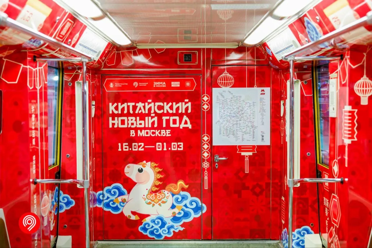 Тематический поезд, посвящённый китайскому Новому году запустили в московском метро, сообщили в кана