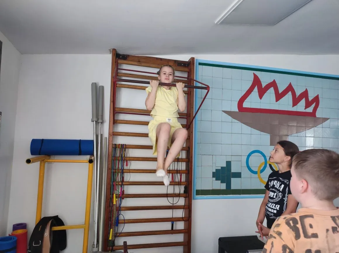 🧘‍♂️🏋️‍♀️ День контрастов: от рассвета на траве до железа в руках!
Как в ГБОУ ЛНР «Беловодская СШ 