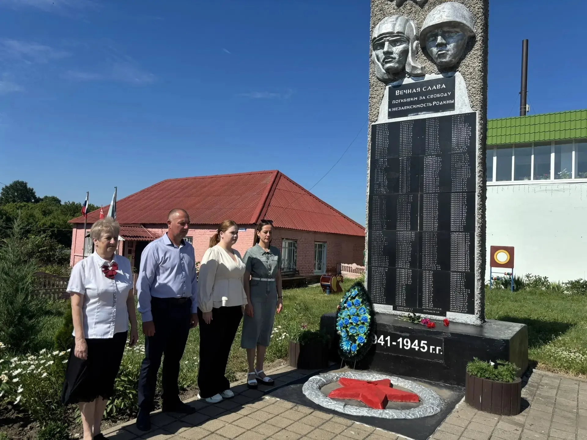🕯️Волна памяти. 

В День Памяти и скорби, заместитель директора Маргарита Сергеевна Михайленко, гла