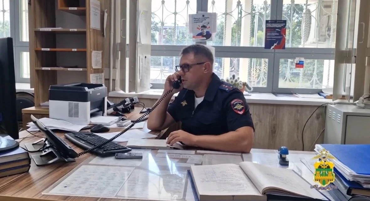 Новороссийские полицейские задержали подозреваемых в краже телефона и денежных средств ...