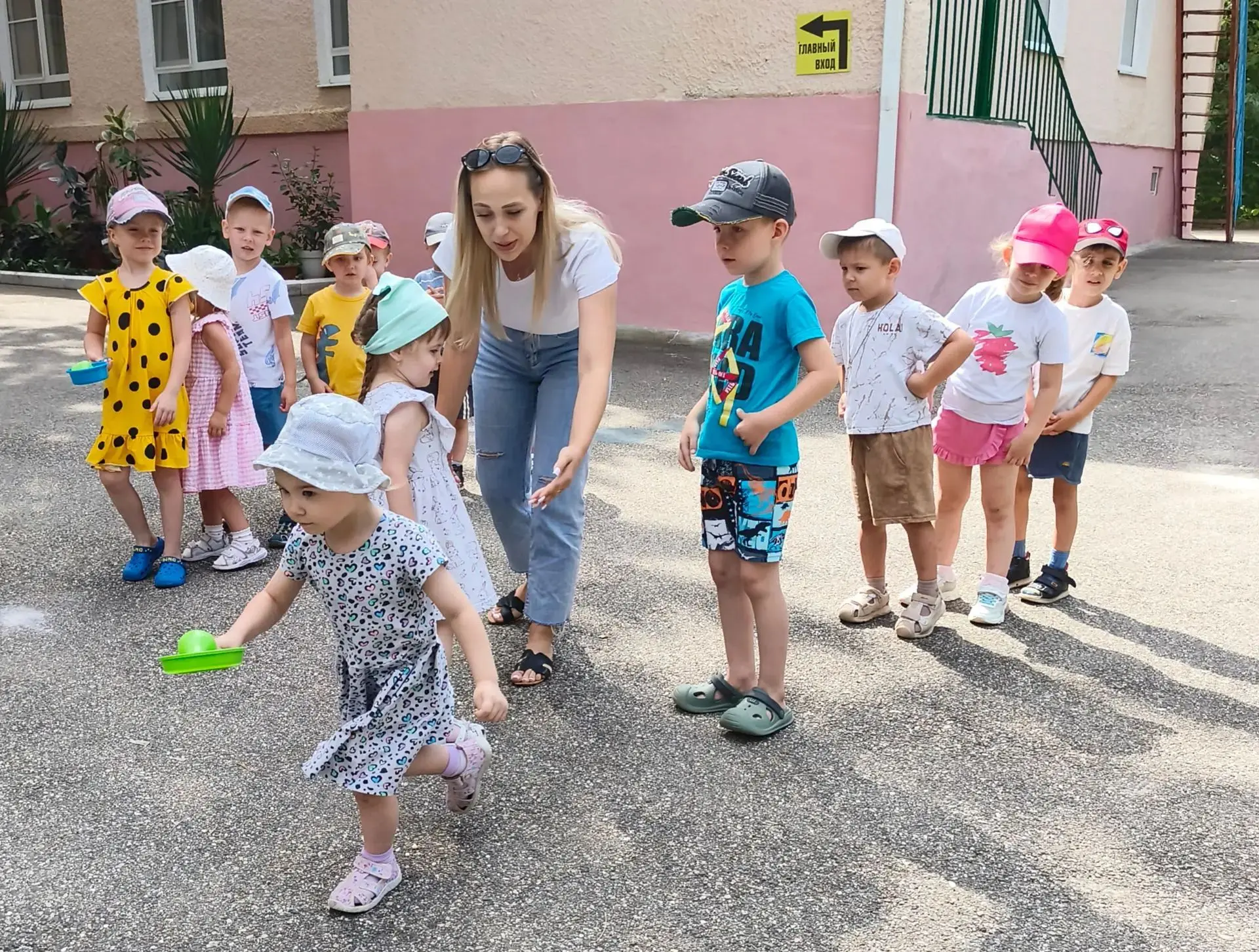 Сегодня в группе "Семицветик" прошли весёлые старты.