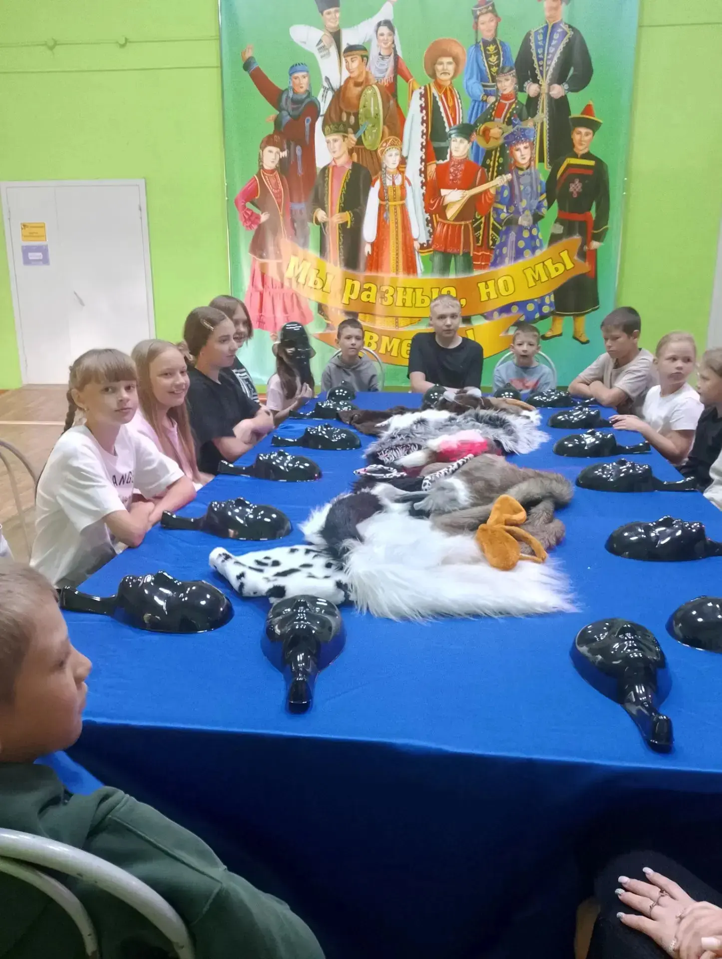 Сегодня наш лагерь выбрался в РДК! 🎭

Вместо привычных отрядных дел — настоящее детективное приключ