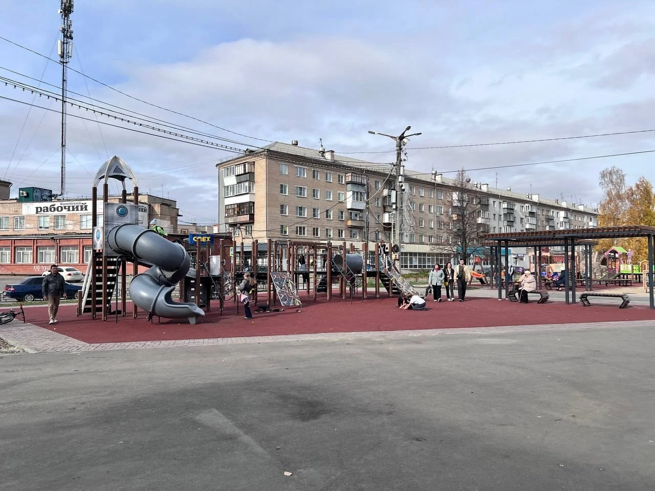 Сегодня вышла с ребенком гулять, как всё-таки красиво у нас в городе становится ❤️