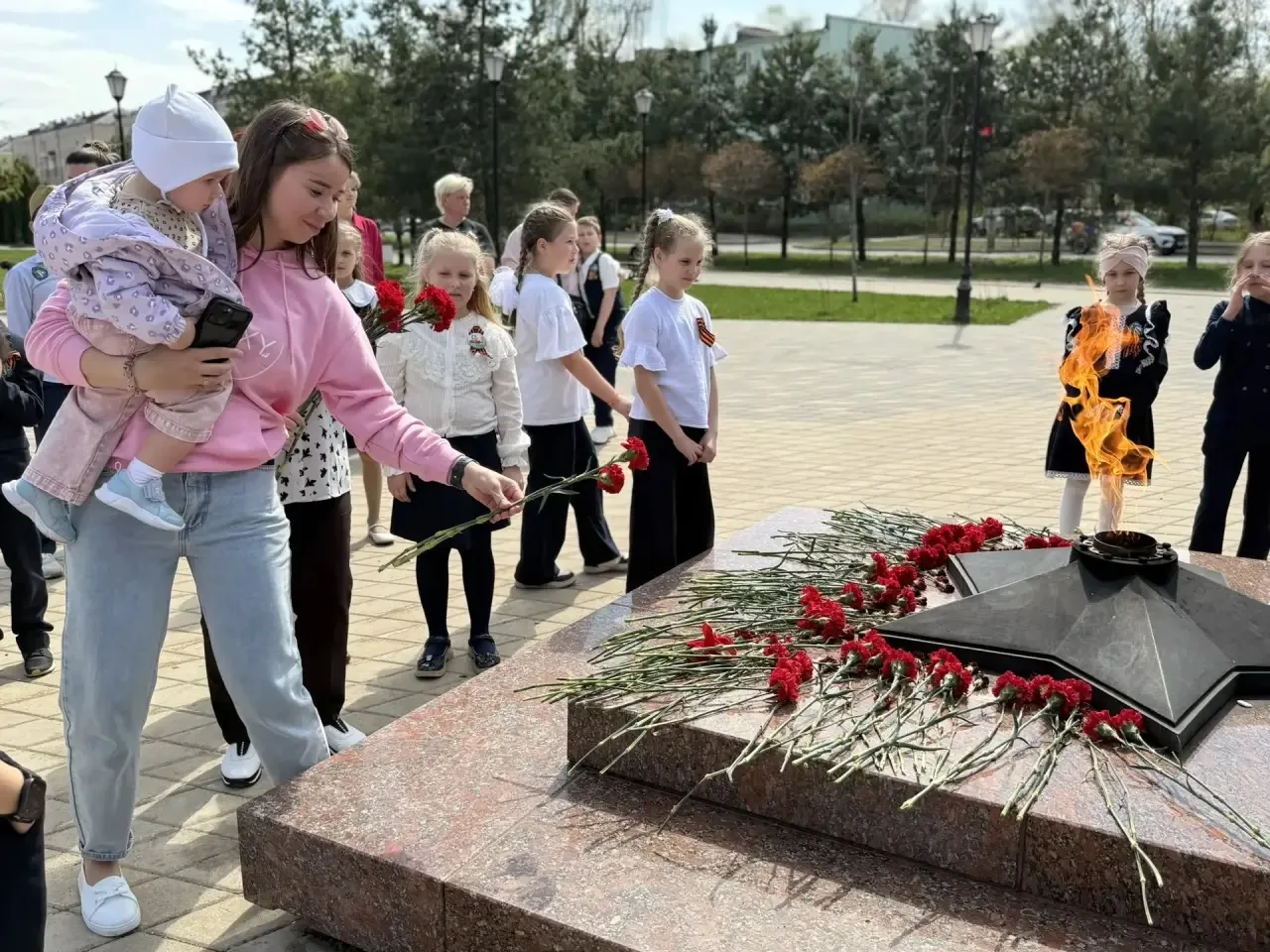 🕯 1418 дней борьбы. 34 тысячи часов мужества.  В рамках «Марафона Победы» учащиеся нашей школы прини