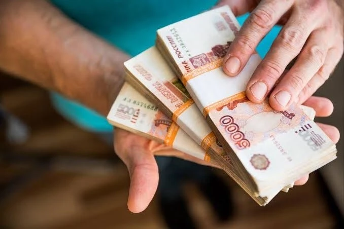 💰 Мечты о 273 тысячах: эксперт подсчитал, когда россиян ждёт «зарплата счастья»