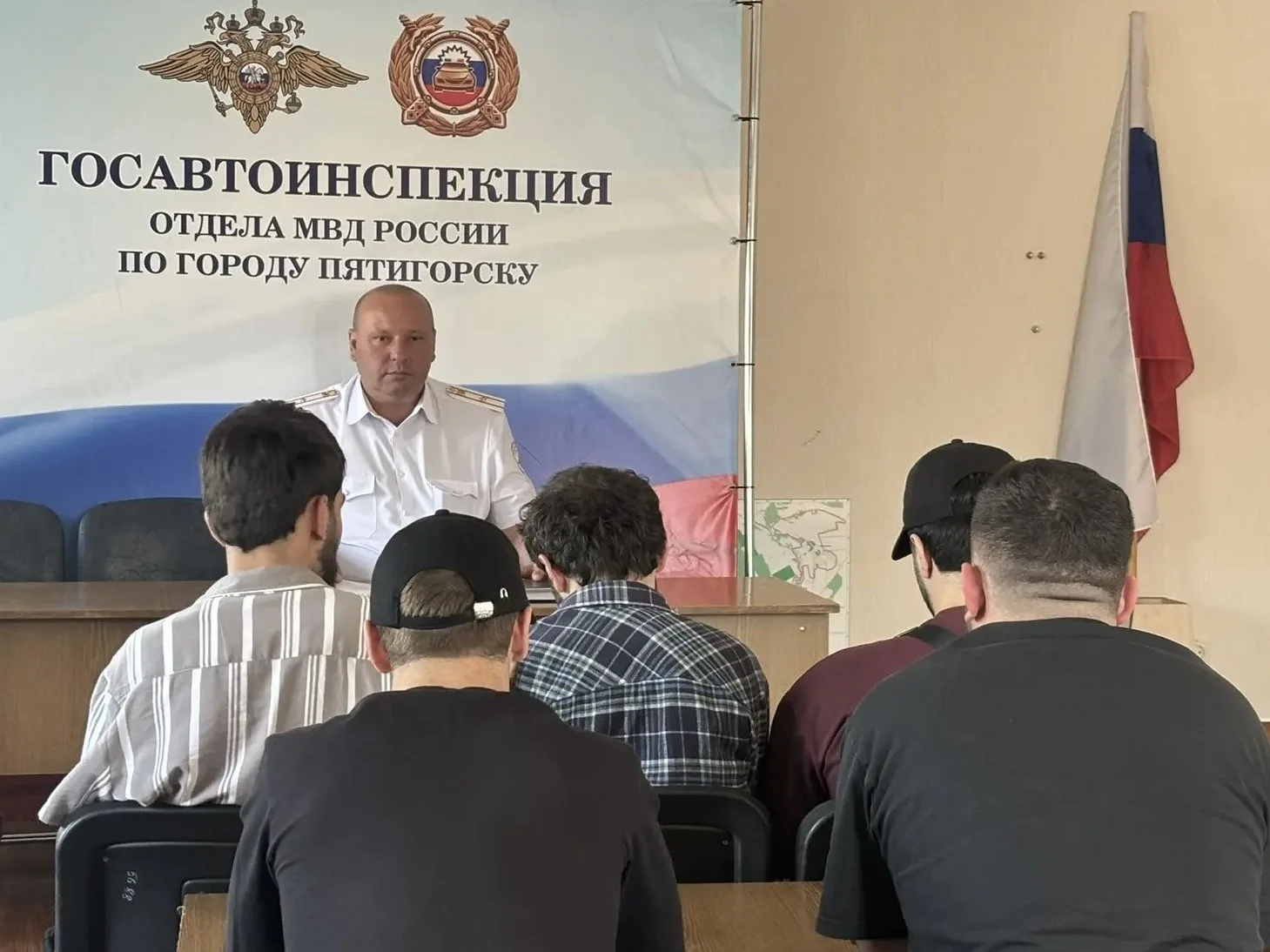 🚔❗️В Пятигорске автоинспекторы установили водителей свадебного кортежа, спровоцировавш...