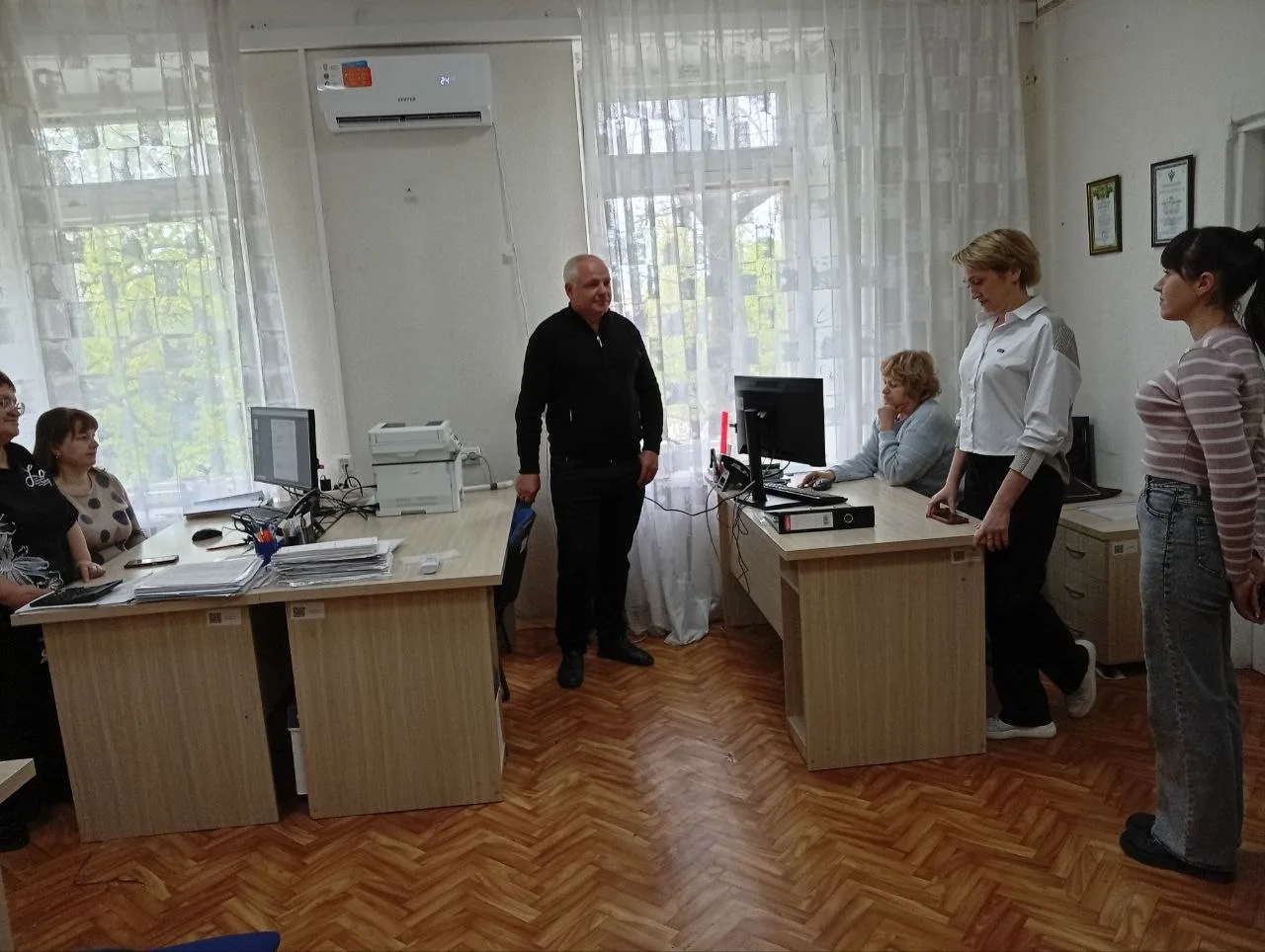 📌 Депутат Тельмановского муниципального совета Юрий Корюк встретился с сотрудниками Уп...