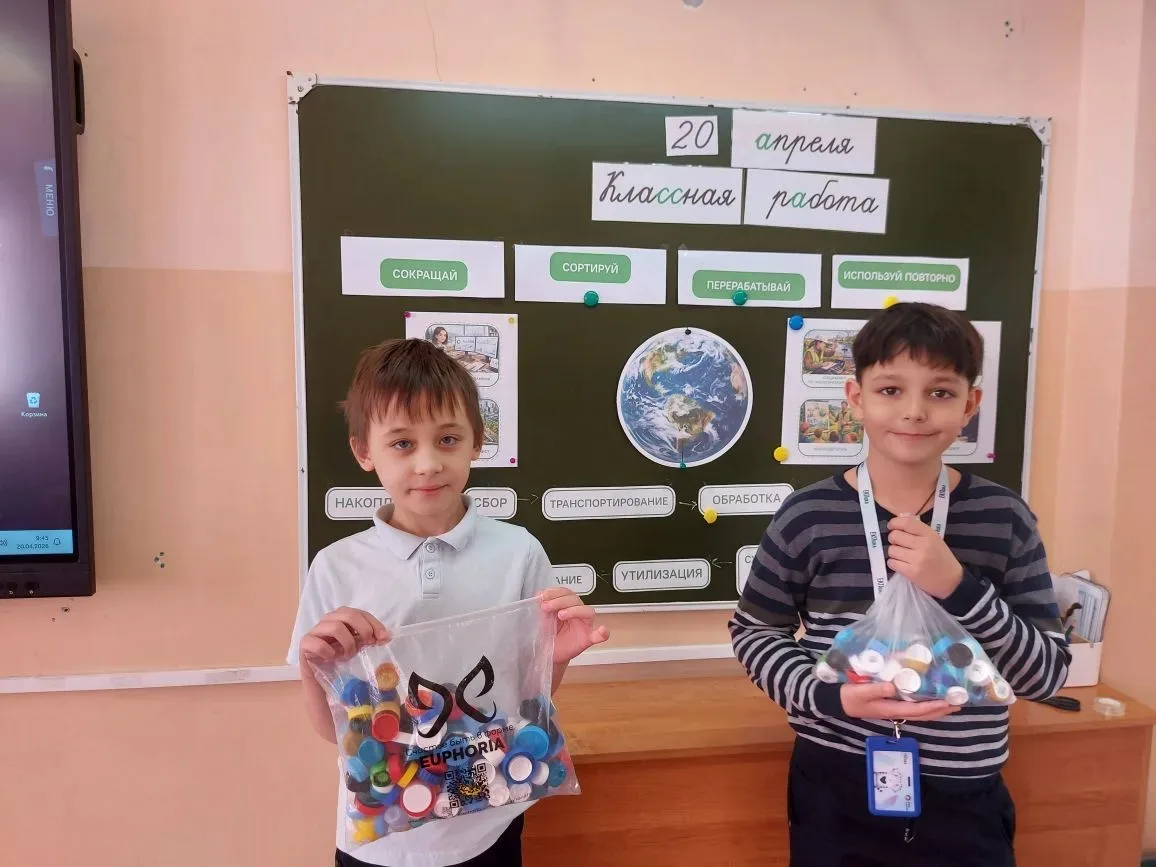 С Днём Земли: традиции, гордость и важные разговоры 🌍🇷🇺  Каждый понедельник в нашей гимназии начинае