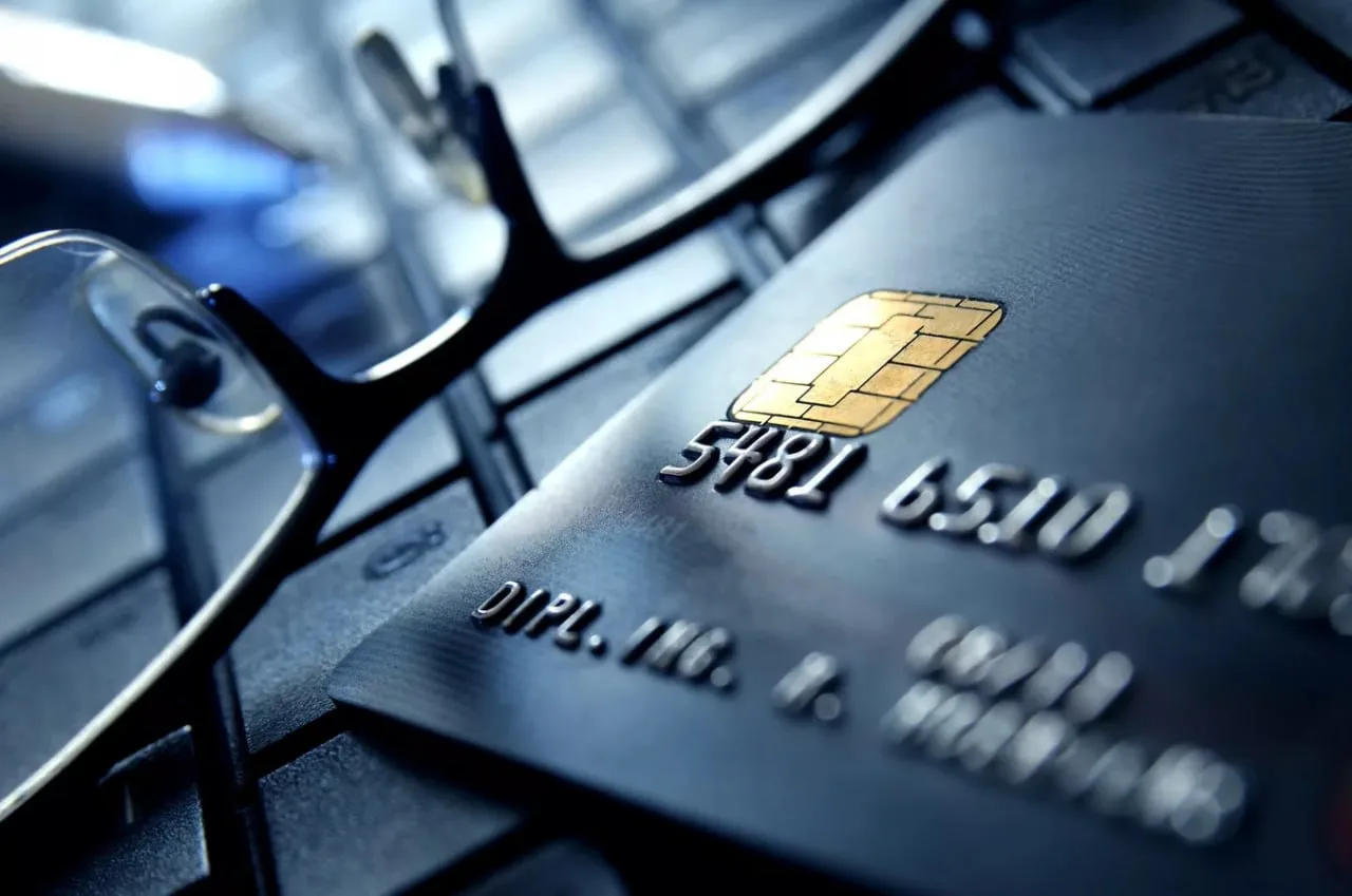 💳 Госдума ограничила количество банковских карт у граждан до 20