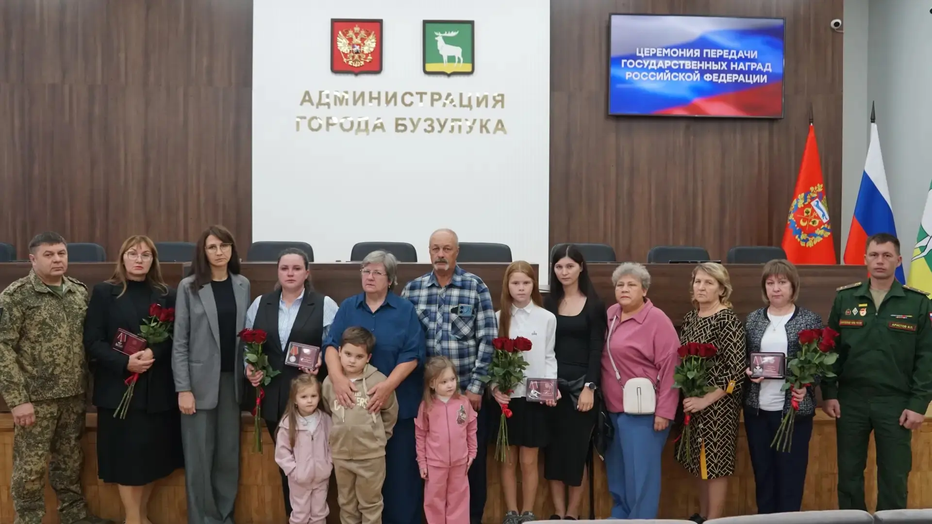В Бузулуке семьям погибших участников специальной военной операции передали на хранение...