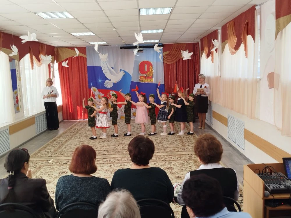 В нашем детском саду состоялся праздничный концерт, посвященный 81-й годовщине Великой Победы. По тр
