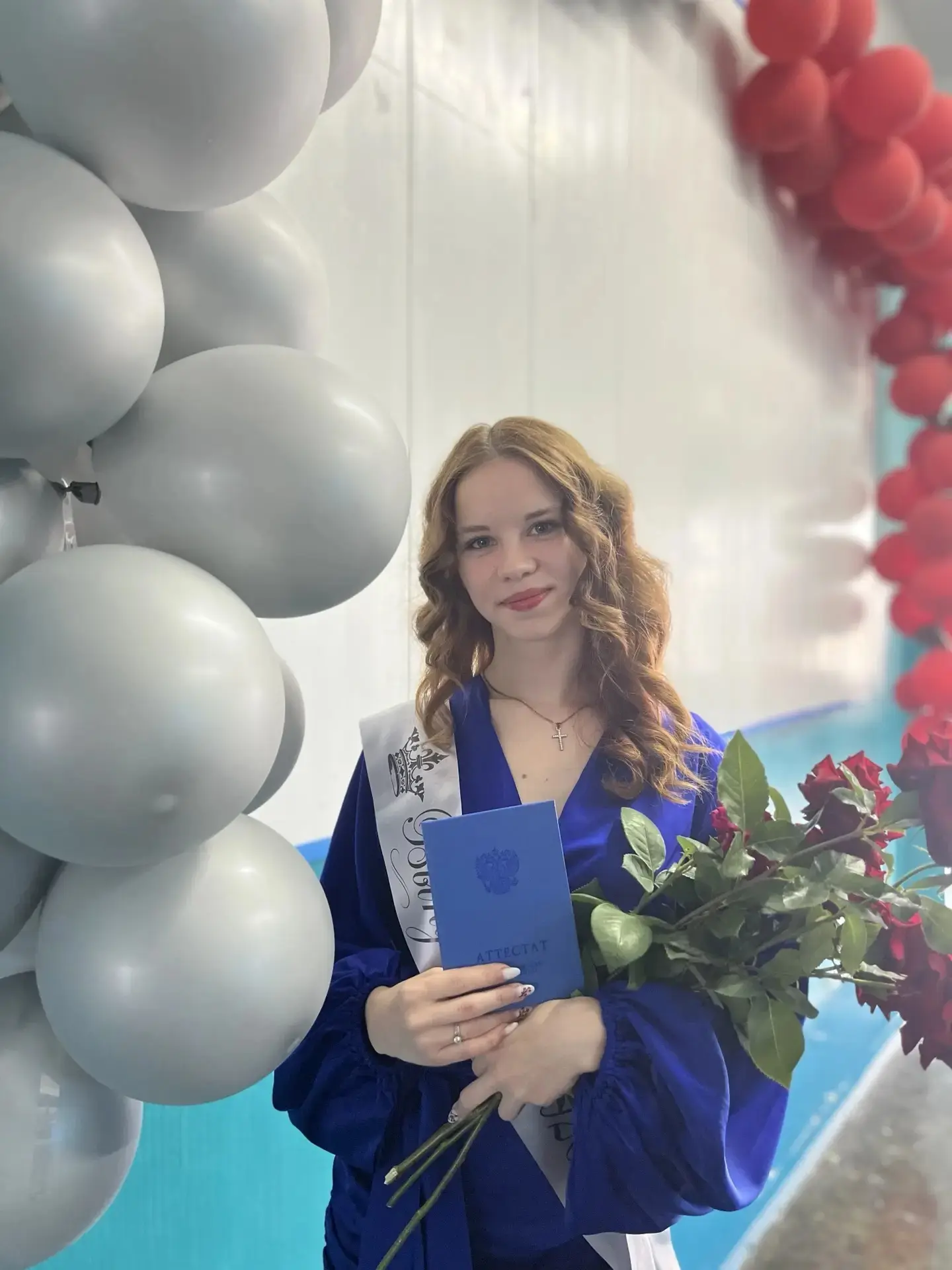 27 июня прошла церемония вручения аттестата выпускнице 11- го  класса Шпортенко Анастасии. Со словам