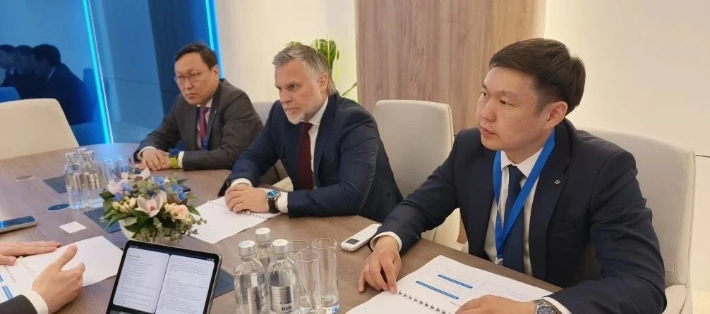Встретился с директором по стратегическому партнерству VK Дмитрием Уваровым и директоро...