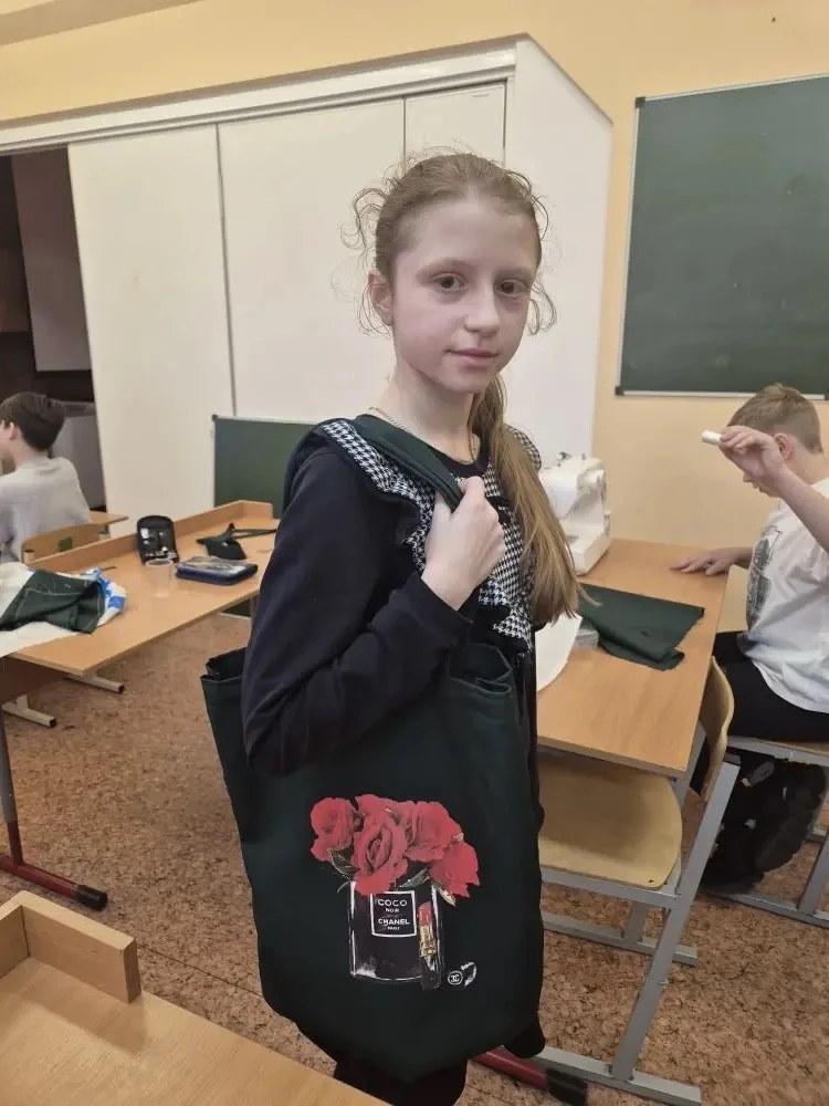 👛 От куска ткани до модного аксессуара: как наши 6-классники создавали шопперы 🧵  Ученики 6-х классо